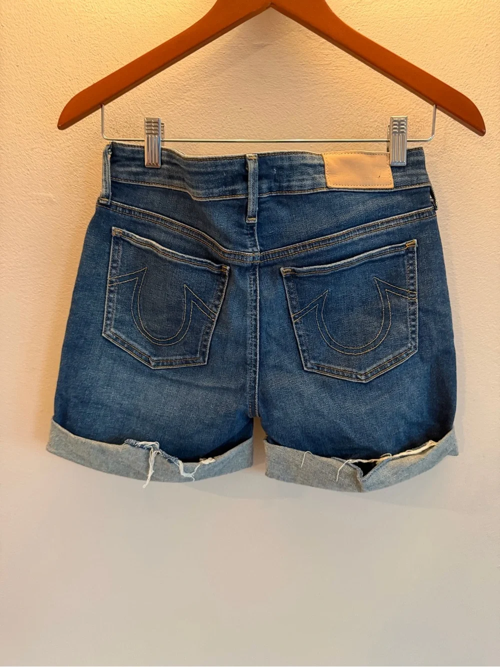 True Religion Jayde Dark Wash Denim Cuffed Shorts Womens‎ 27W
